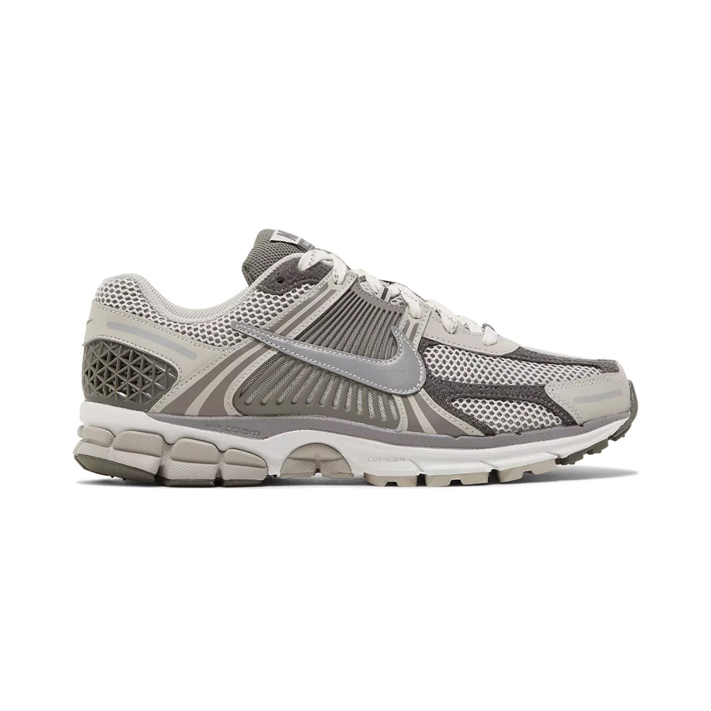Nike Zoom Vomero 5 White Black Men – voilà.id