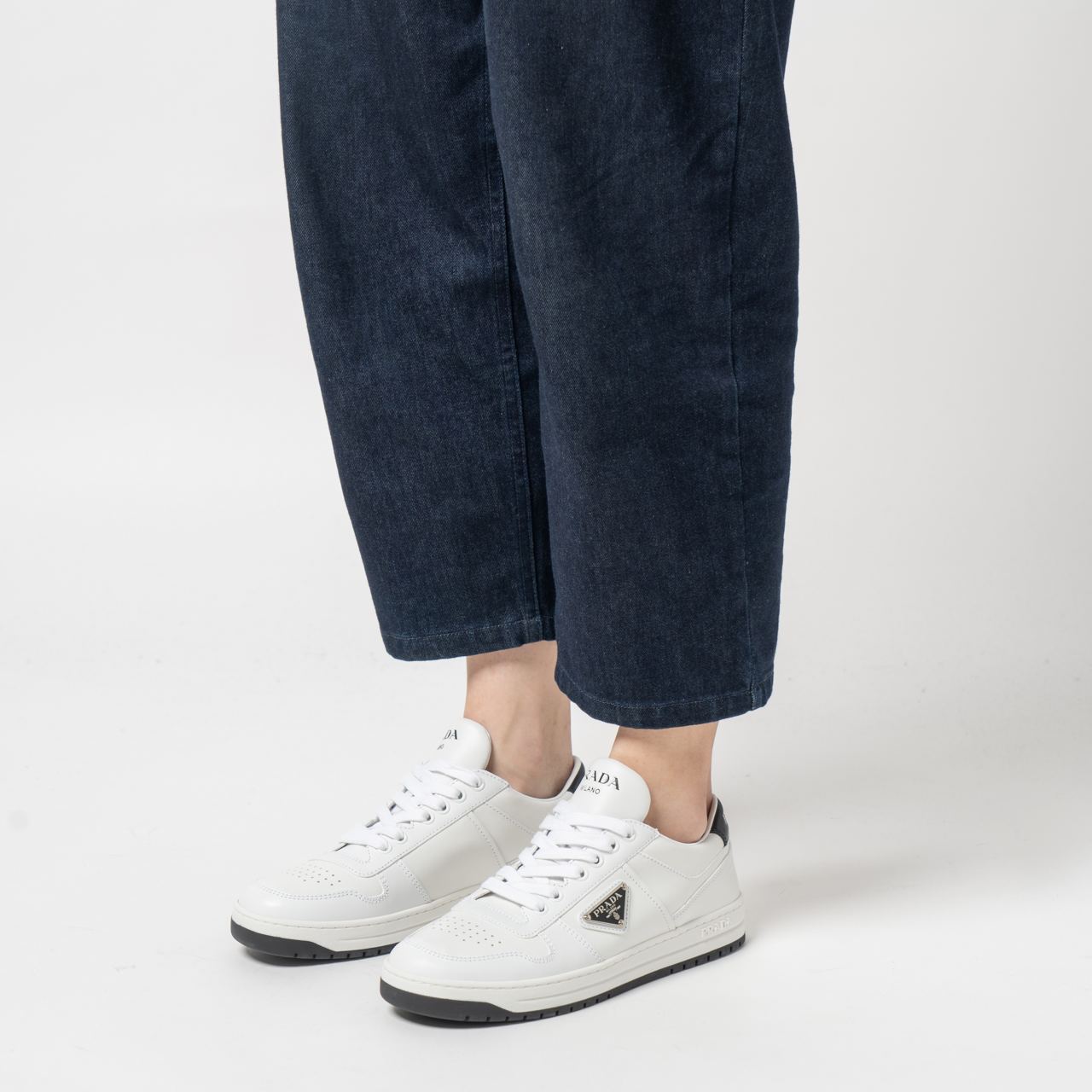 ［大人気！］PRADA スニーカー 1E620NF0453LNWF0009 大人シンプル》【PRADA】レザースニーカー ホワイト ロゴ (PRADA