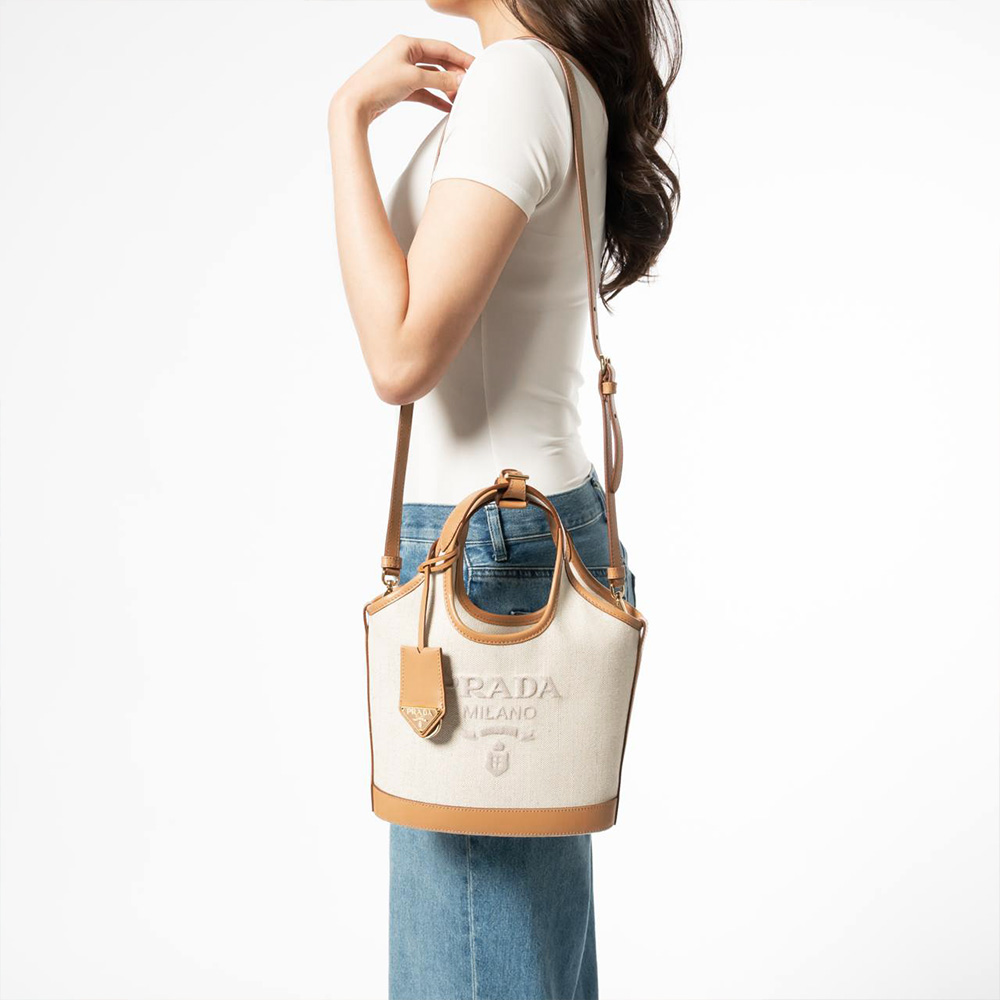 国内発 PRADA Linen blend and leather mini-buckle bag 人気 Prada Logo Embossed Linen Blend Leather Mini-Buckle Bag