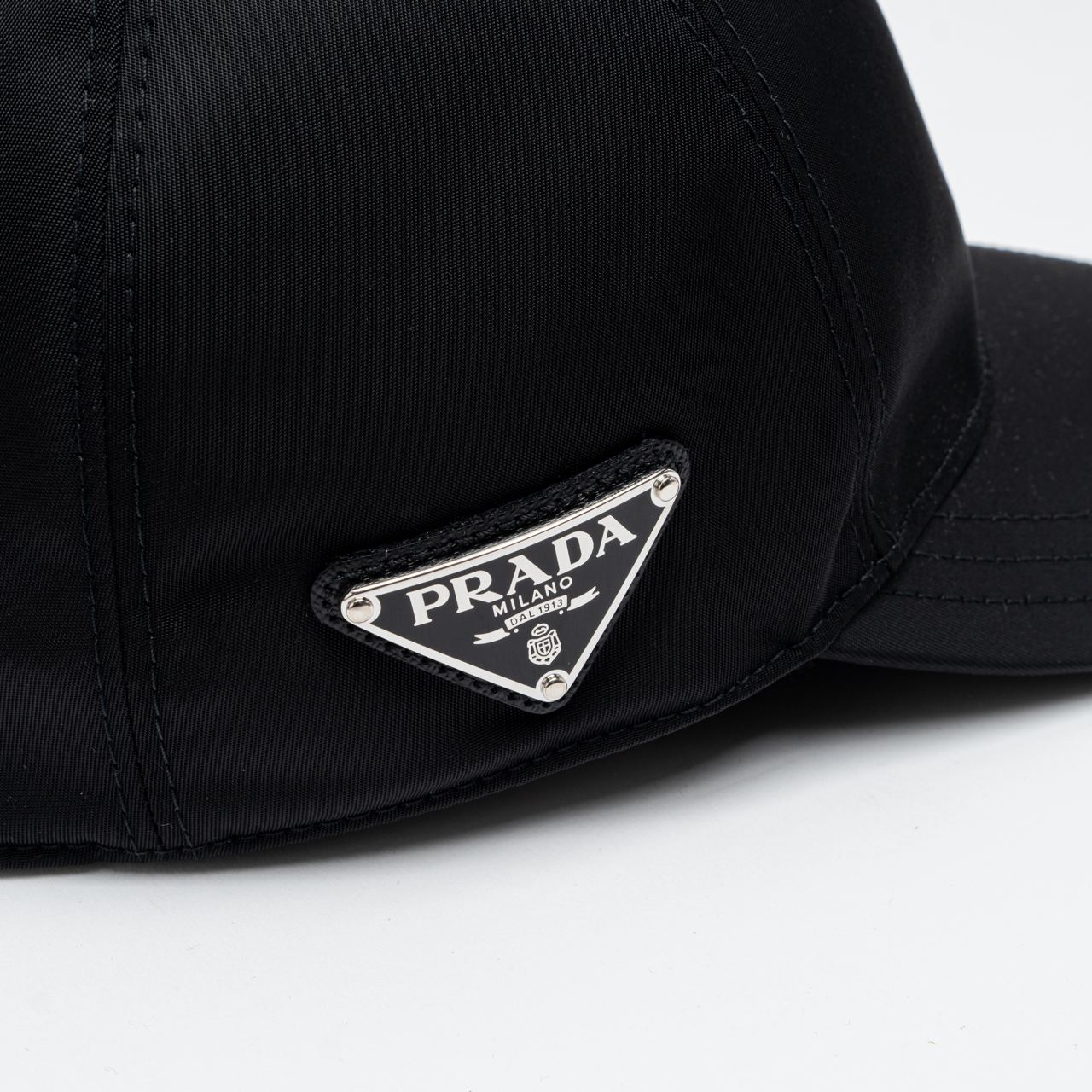 PRADA logo re-nylon cap black&gold【人気商品】SS25 新作 ★ Prada Re-Nylon Logo Black Baseball Cap Mens Hat