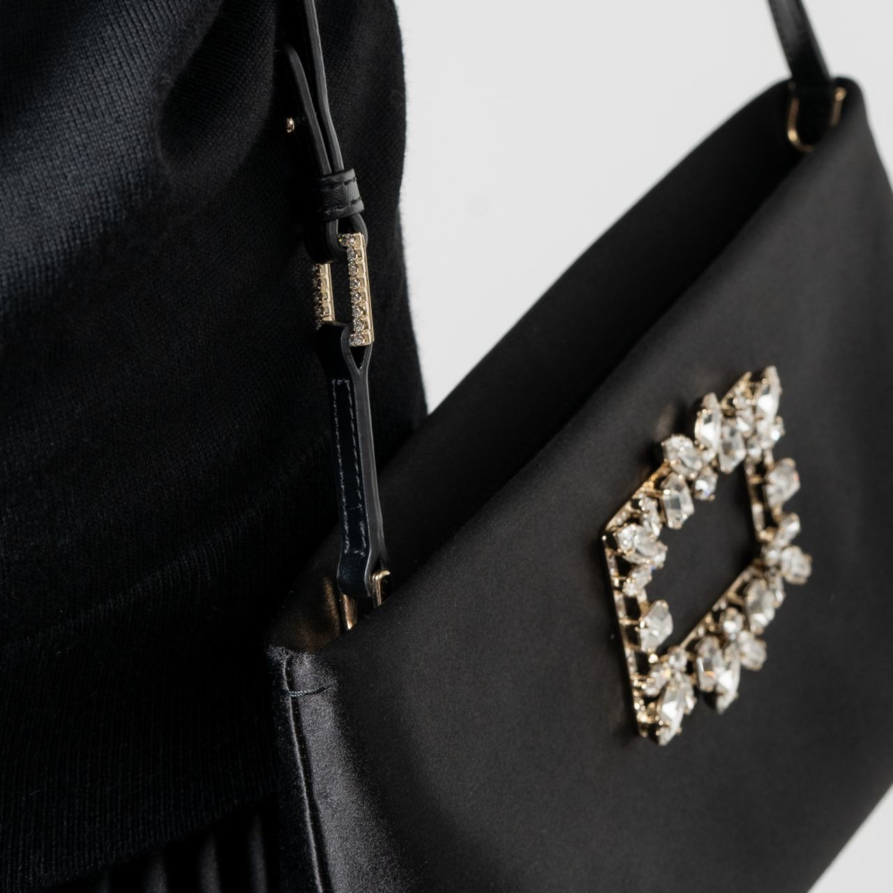 ショルダーバッグ・ポシェット ROGER VIVIER Rv Nightlily Charm Roger Vivier RV Nightlily Brooche Mini Bag | Black | FARFETCH CA