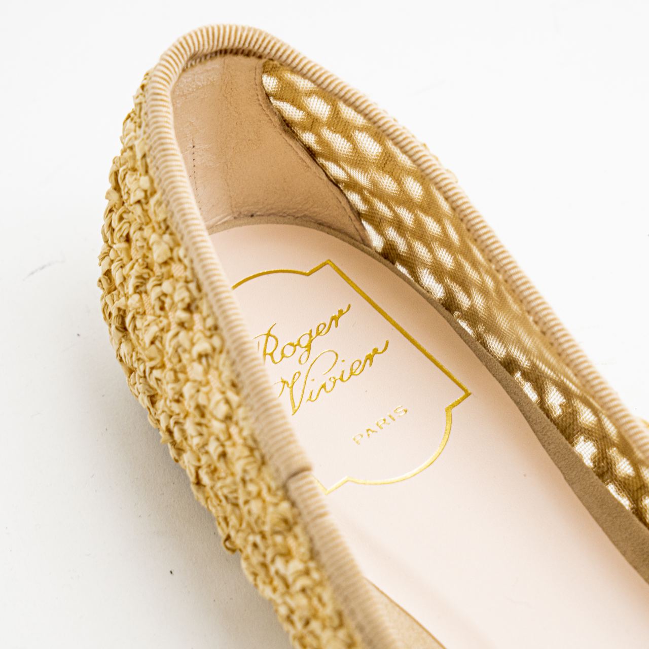 【ROGER VIVIER】Tres raffia-effect ballet flats 国内発送 Roger Vivier Très Vivier Strass Buckle Raffia Ballerina