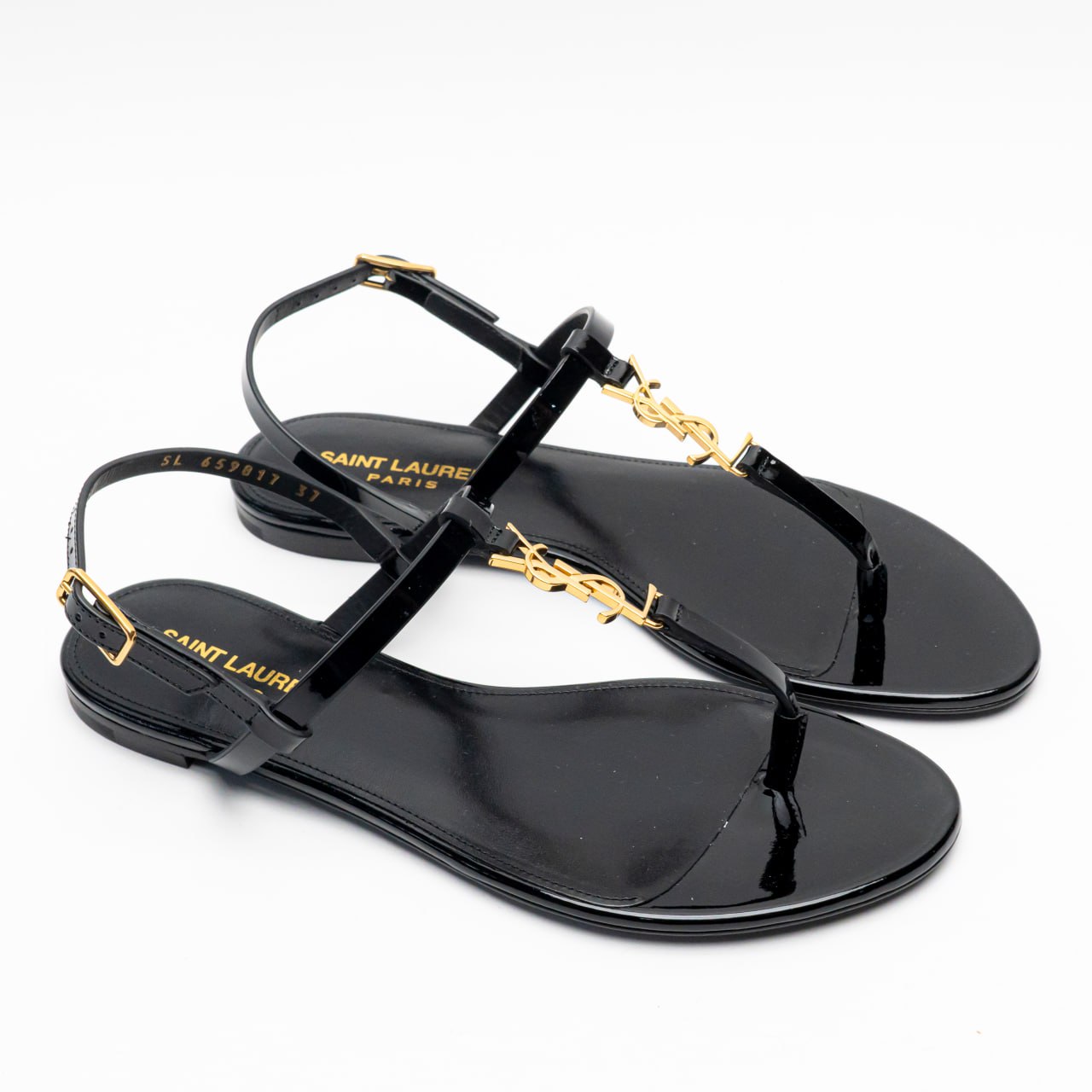 サンダル・ミュール [ SAINT LAURENT]PATENT LEATHER CASSANDRA FLAT SANDALS SAINT LAURENT Cassandra logo-embellished patent-leather