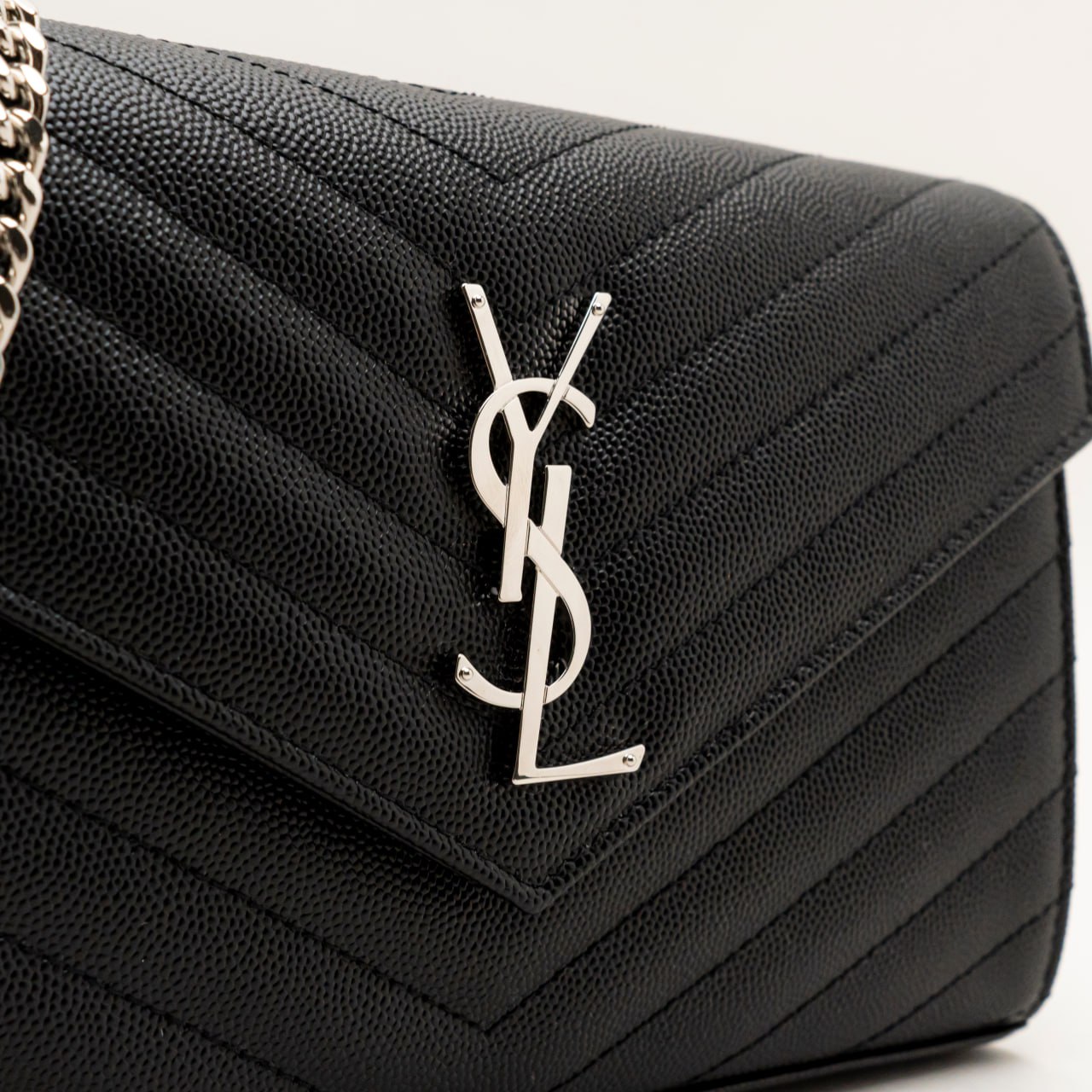 ysl アタッシュケース CASSANDRE MATELASSÉ FRAGMENTS CARD CASE IN LAMBSKIN in Black