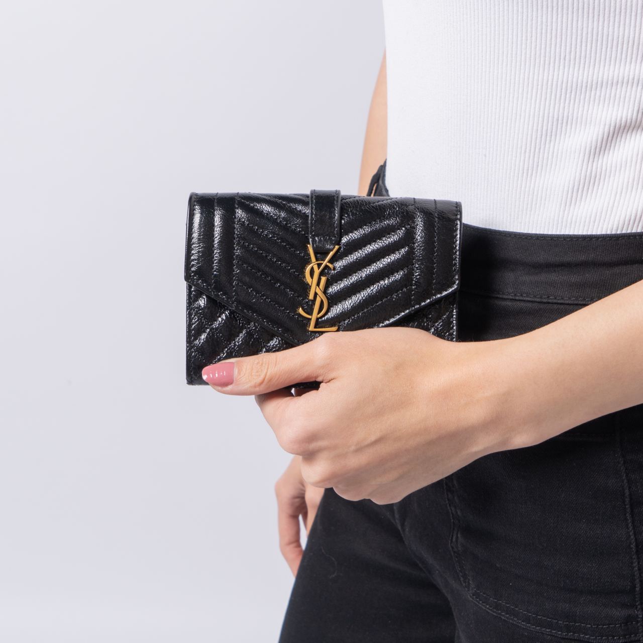 折りたたみ財布 SAINT LAURENT BLACK MONOGRAM ENVELOPE SMALL WALLET Saint Laurent Monogram Small Envelope Matelasse Flap Wallet