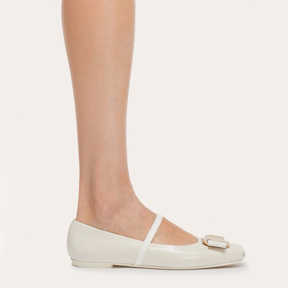 フラットシューズ FERRAGAMO Woman Ballet flats White 0779606 MASCARPONE FERRAGAMO Ballet Flats Joelle | Women's Shoes | Vitkac