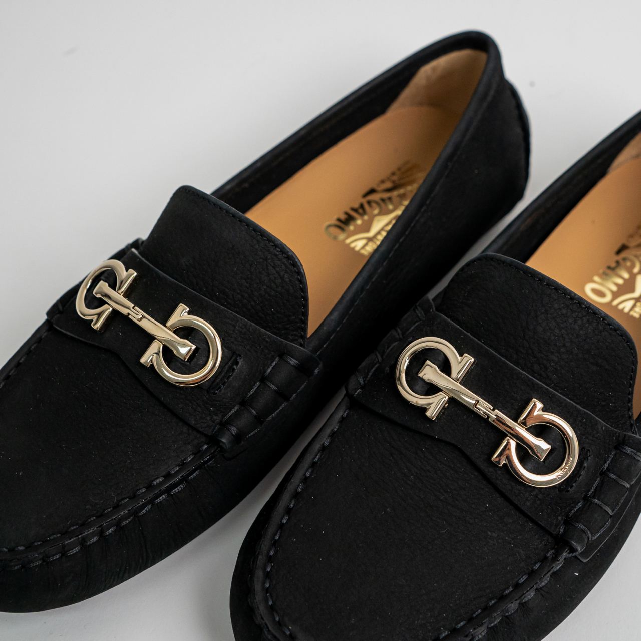 Salvatore Ferragamo｜FLAT SHOES/LOAFERS (01E393 757935) Ferragamo Loafers - Beige - Women | 01E393757926 | thebs.com