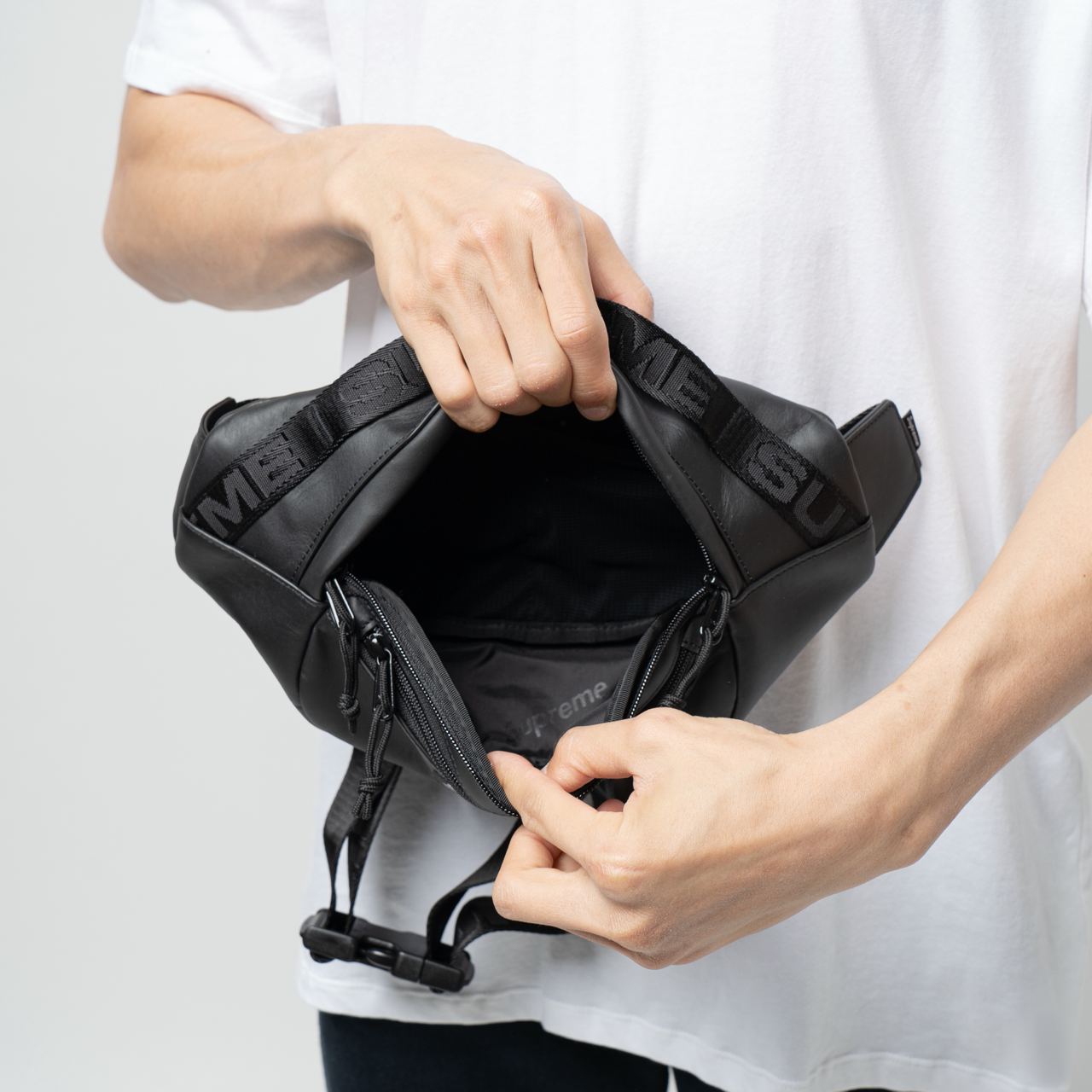Supreme FW23 Leather Waistbag Black – voilà.id
