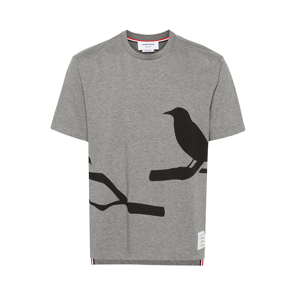 Tシャツ・カットソー THOM BROWNE Men Tops 93671 MJS282AJ0199 92531 GREY Thom Browne Logo shirt - Grey - Men | MJS253AJ0138035