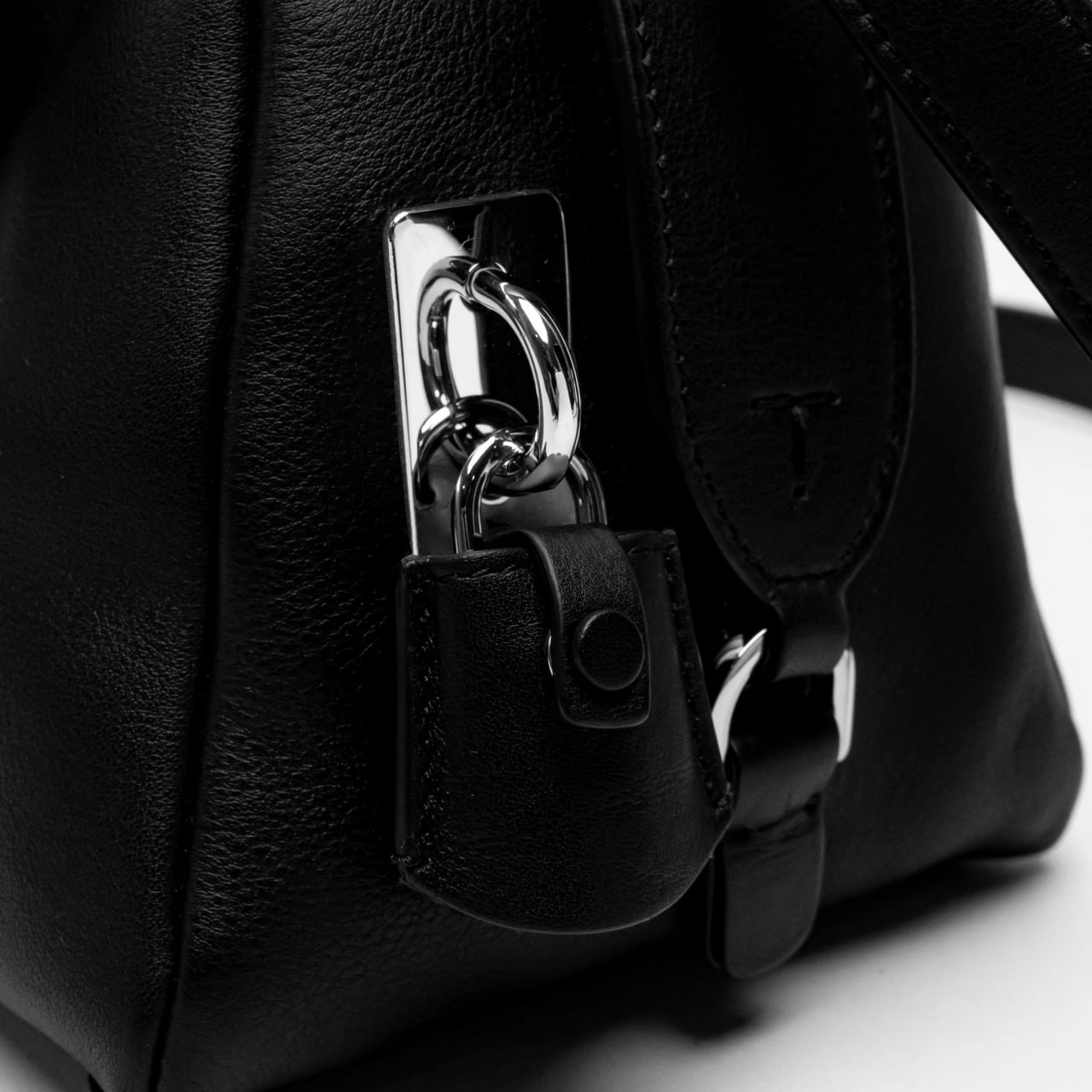 Darsena Small Leather Handbag Black