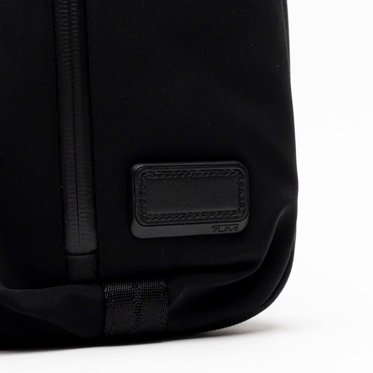 Tumi Tahoe Lookout Expandable Waist Bag Black – voilà.id