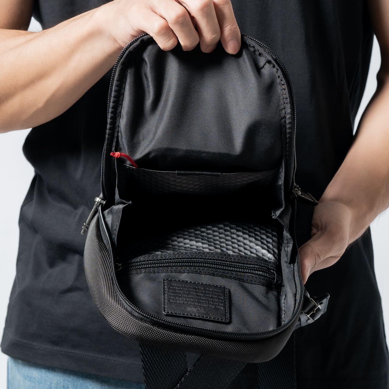 【新品未使用】TUMIボディーバッグ2223402CPO Slim Sling 新品タグ付】TUMI 2223402 Fremont Slim Sling スリングバッグ ボディ