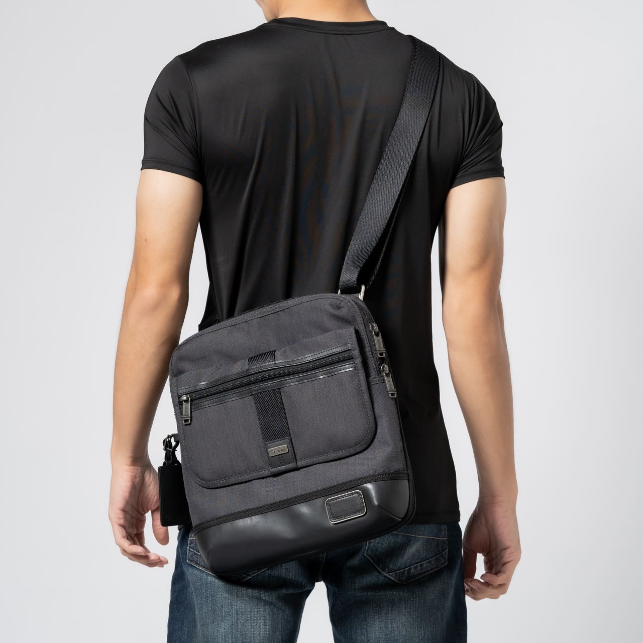 Tumi East Ridge Expandable Zip Flap Canvas Grey – voilà.id