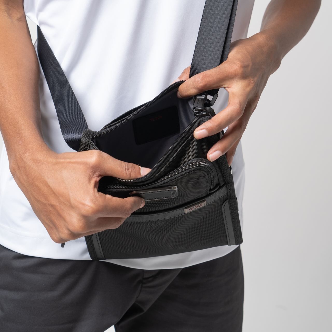 Tumi Alpha Pocket Bag Small Black – voilà.id
