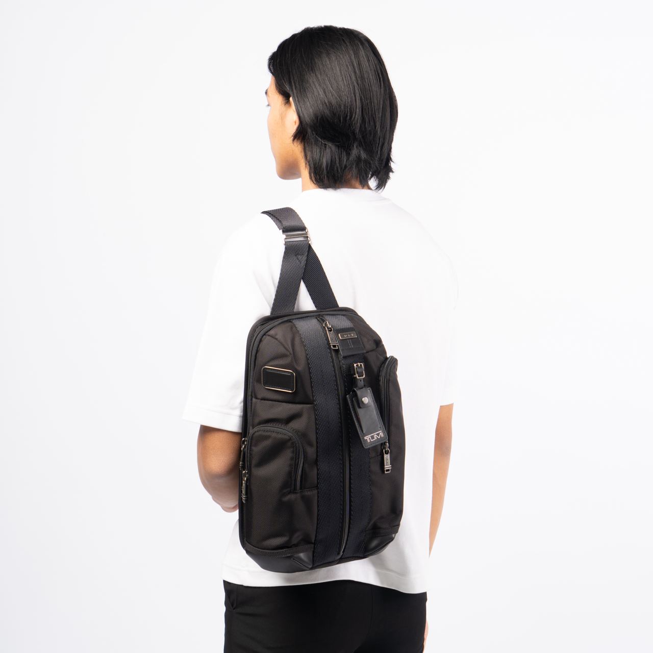Tumi Higgins Sling Bag Canvas Black – voilà.id