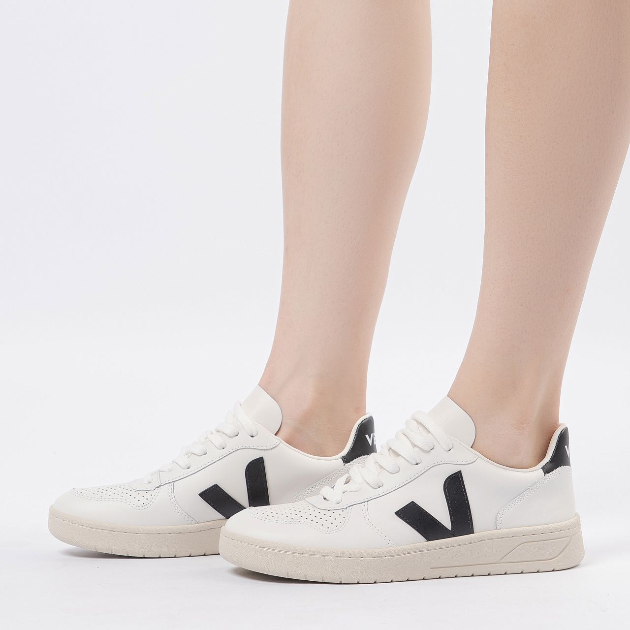 V-10 Low Top Sneakers Extra White Black Women