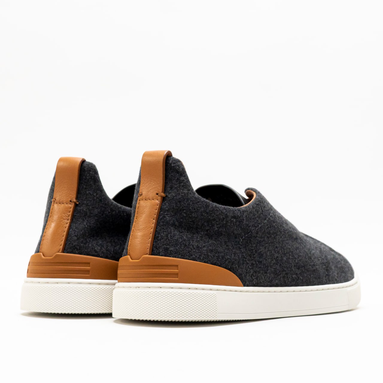 ★ZEGNA★ ブラウン #UseTheExisting Triple Stitch スニーカー Brown Suede Triple Stitch™ Sneakers FW25 25621915 | Zegna US
